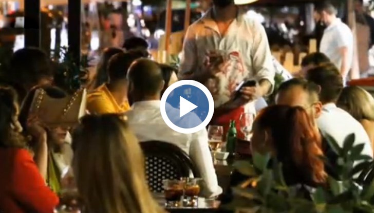 Остава изискването обаче за спазване на дистанция от метър и половина