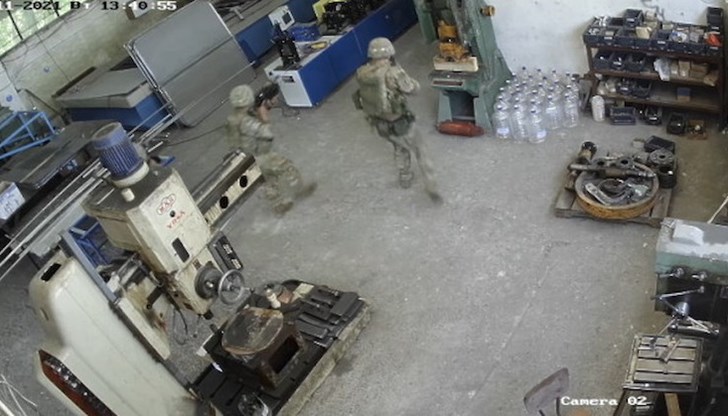 На 11 май военни нахлуха по погрешка в цех по време на учение На 11 май военни нахлуха по погрешка в цех по време на учение