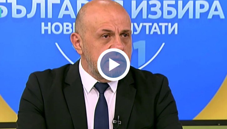 Той отчита като комуникационен недостатък това, че партията е допуснала да бъде свързана с посочените от САЩ лица, за което нямало основание