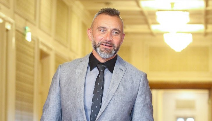 Значи: веднъж съветник, после народен представител, след това с финансиране за близо 40 к