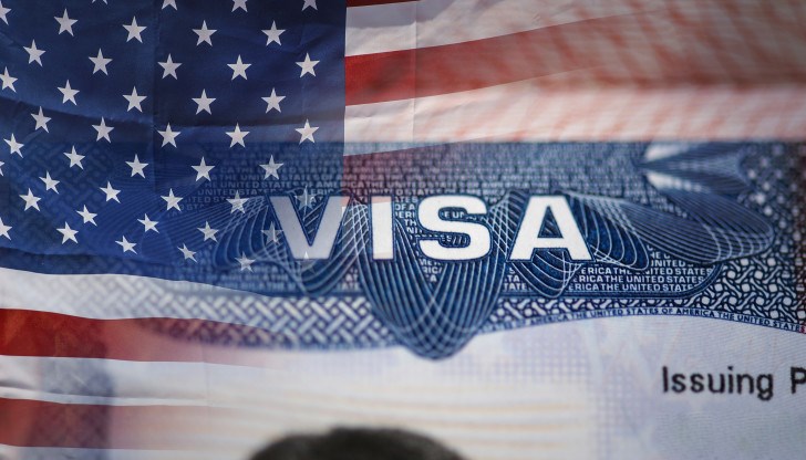 Според разкрития огромна корупционна схема позволява на всеки, готов да плати подкупа от 5000 евро, за да получи истински български паспорт Според разкрития огромна корупционна схема позволява на всеки, готов да плати подкупа от 5000 евро, за да получи истински български паспорт