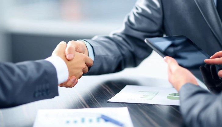 Близо 2 милиона за заплатки на банкерчета на година. За разлика от лондонските частни банки, тук тези шефчета не работят, защото те са просто едни скъпоплатени държавни служители Близо 2 милиона за заплатки на банкерчета на година. За разлика от лондонските частни банки, тук тези шефчета не работят, защото те са просто едни скъпоплатени държавни служители