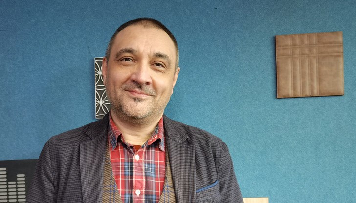 Според имунолога страната ни е достигнала онези необходими 70 на сто хора, срещнали се с вируса, за да е налице групов имунитет срещу него