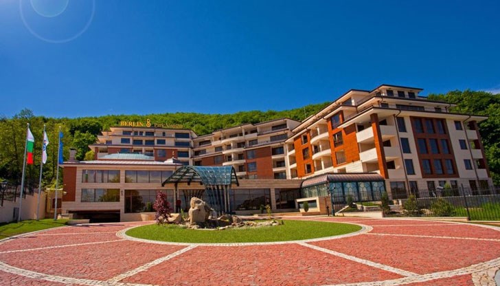 След като бившият депутат се раздели с имотите си, 26 апартамента излизат на пазара на цени между 1500 и 1800 евро на кв. м. След като бившият депутат се раздели с имотите си, 26 апартамента излизат на пазара на цени между 1500 и 1800 евро на кв. м.