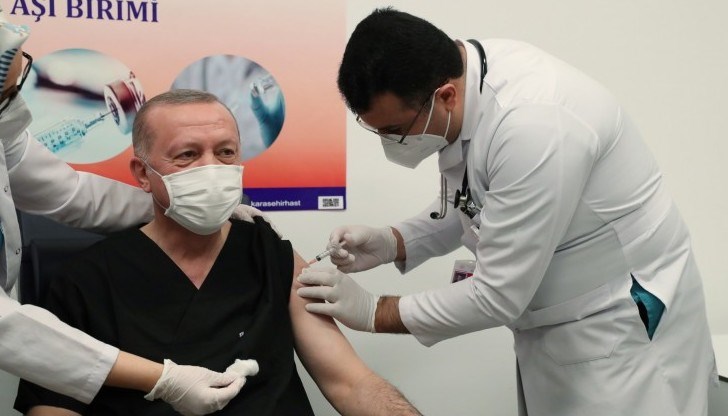 Лидерът получи първата си доза от китайската ваксина Sinovac на 14 януари и беше един от първите хора в Турция, които бяха ваксинирани