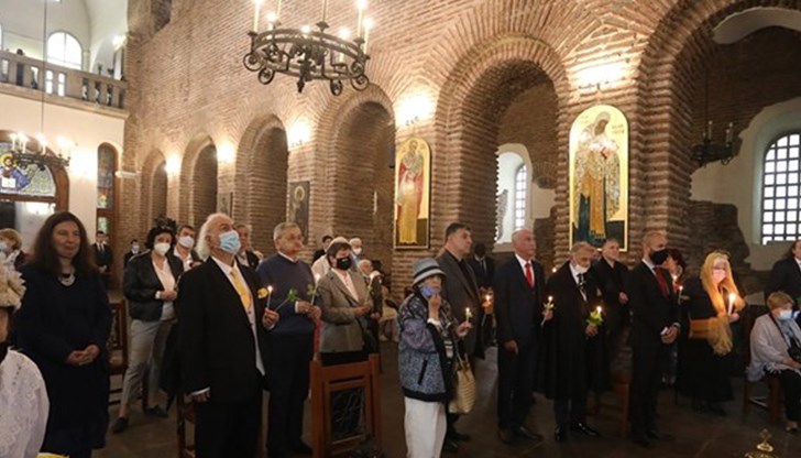 С благословението на патриарх Неофит тържественият благодарствен молебен беше отслужен в старинния столичен храм "Св.София"
