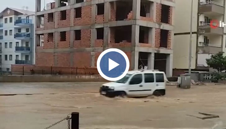 Залети от вода са къщи, офиси, магазини, земеделски ниви