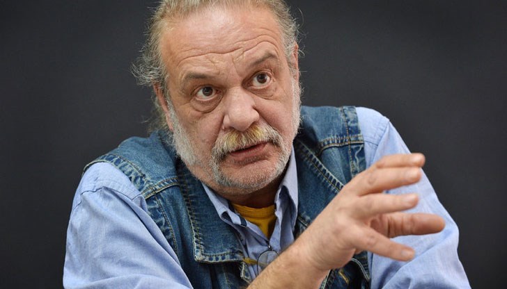 Огромно количество хора трябва да се окажат в предварителните арести и да бъдат разследвани както трябва - т.е. от онези служби, които трябва бързо да бъдат изградени след разпускането на сегашните Огромно количество хора трябва да се окажат в предварителните арести и да бъдат разследвани както трябва - т.е. от онези служби, които трябва бързо да бъдат изградени след разпускането на сегашните