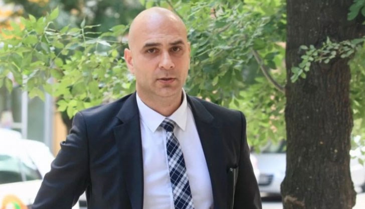 Една година журналисти те описват като участник в престъпление, а в края на годината ти се издигаш в кариерата