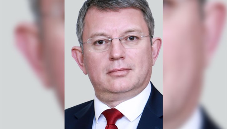 Васил Георгиев е магистър по право и тюркология