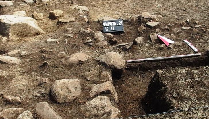 Намерените монети, накити, амфорни печати и характери образци на керамичното производство датират обекта за края на II- I в. пр. Хр. Намерените монети, накити, амфорни печати и характери образци на керамичното производство датират обекта за края на II- I в. пр. Хр.