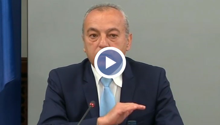 Мярката 60/40 ще бъде удължена с още два месеца, обяви социалният министър Гълъб Донев