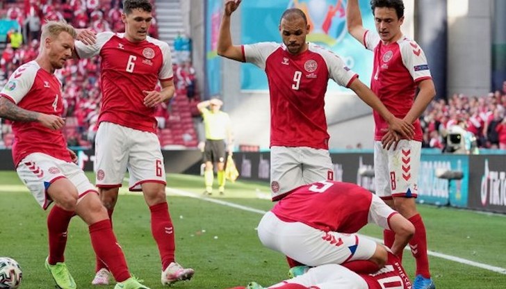 Той се свлече на тревата без да има никой друг около него