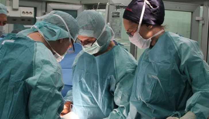 Трансплантация на бъбрек е комбинирана с костно-мозъчна трансплантация от брата на пациента