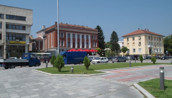 Жителите питат защо се строи нова сграда Жителите питат защо се строи нова сграда