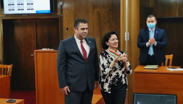 Предложението за удостояването ѝ със званието се прие единодушно от общинските съветници