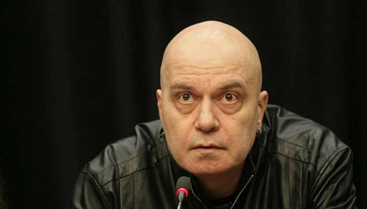 Нещо не е наред с медиите, написа Слави Трифонов