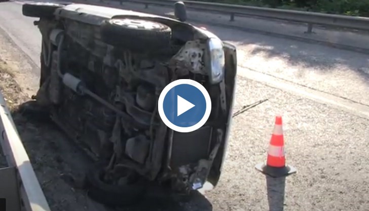 Лек автомобил БМВ предизвика катастрофа и обърна „Дайхацу“ на бул.“България“ в Русе