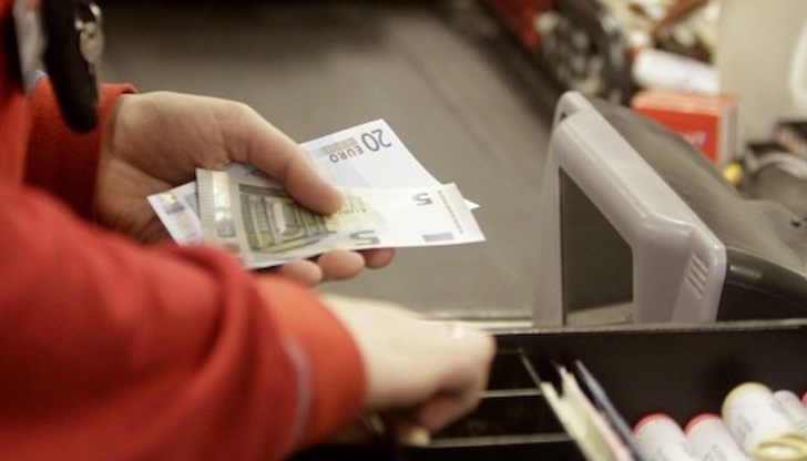 Половин година банките ще обменят левове за евро без такса