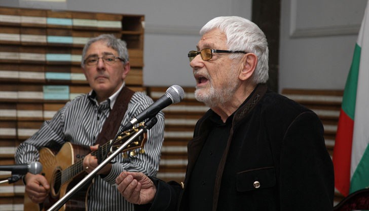 Музикално-поетичното събитие е подарък от Община Русе