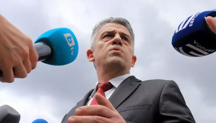 Щом Кремъл дебне защо беше предпочел да си почива до есента, вместо да брани държавата? Щом Кремъл дебне защо беше предпочел да си почива до есента, вместо да брани държавата?