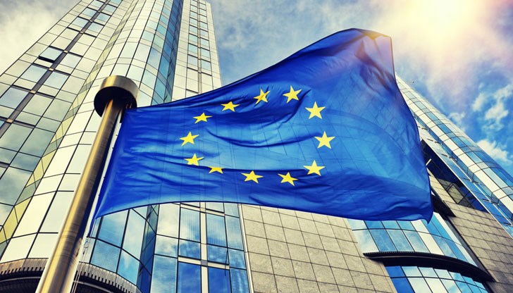 Европейската комисия следи събитията в България, но няма до коментира ”бившите хора”