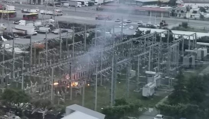 На място са изпратени екипи на пожарната На място са изпратени екипи на пожарната