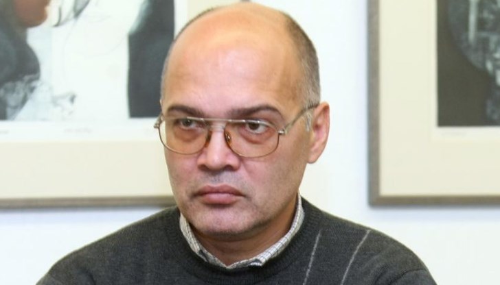 Според него  дори обикновените хора вече използват криптиращи устройства, когато разговарят по телефоните си