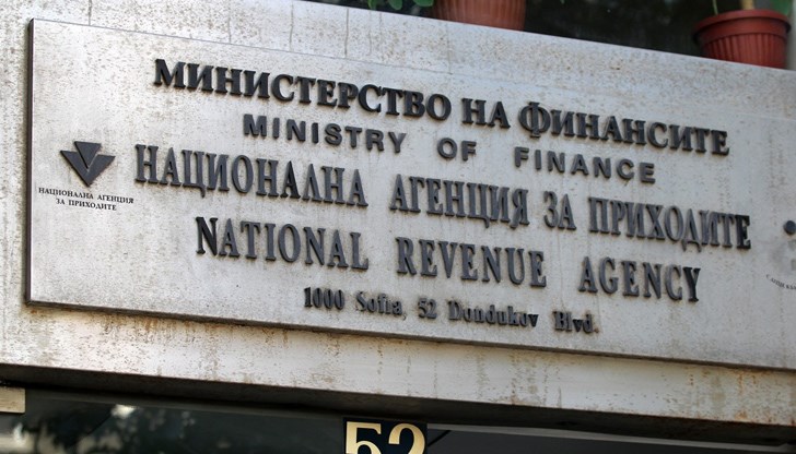 Това е очаквано предвид заявките на служебния финансов министър Асен Василев да се провери защо фирмите държат толкова високи касови наличности и дали част от тях не са получатели на обществени поръчки