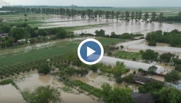 50 населени места са под вода заради обилните количества дъжд в източната част на Румъния