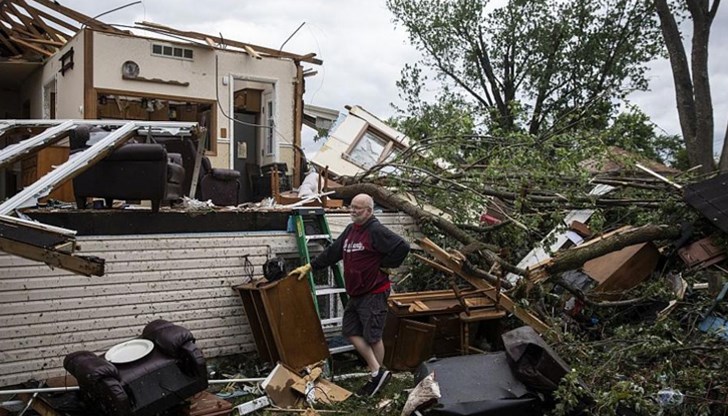 Петима души са хоспитализирани, а 16 къщи са обявени за негодни за обитаване