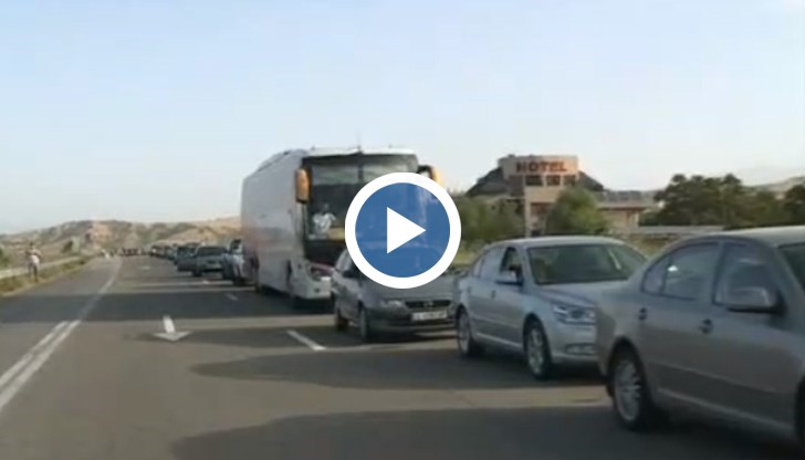 Около час се чака, за да се мине границата с Гърция, споделиха пътуващи