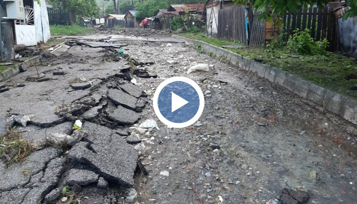 Унищожено е имущество в наводнени къщи, дворове и автомобили