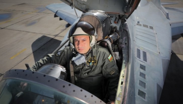 Две седмици след катастрофата военните се опитваха да локализират мястото на инцидента и да достигнат до отломките на самолета Две седмици след катастрофата военните се опитваха да локализират мястото на инцидента и да достигнат до отломките на самолета