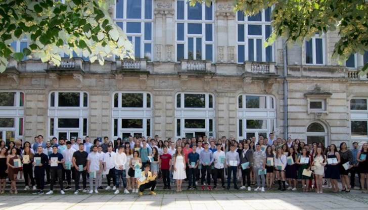 Сред 127-те зрелостници има петима лауреати от национални олимпиади