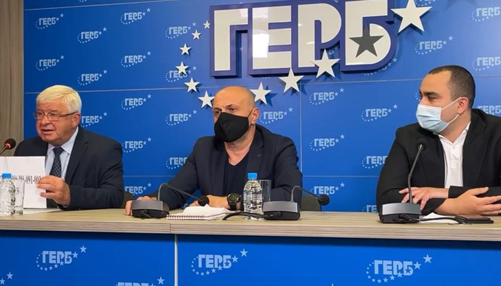 Идват избори. Не мислете как ще се браним от комунисти, руснаци, соросоиди или натовци. Истинският враг - това, което ни пречи да дръпнем напред, са мъпетите като чичо Кирчо Ананиев Идват избори. Не мислете как ще се браним от комунисти, руснаци, соросоиди или натовци. Истинският враг - това, което ни пречи да дръпнем напред, са мъпетите като чичо Кирчо Ананиев