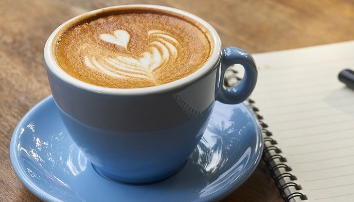 Започването на деня с чаша кафе на закуска не е най-здравословният навик, тъй като ободряващата напитка пречи на усвояването на хранителните вещества, които влизат в тялото с храната