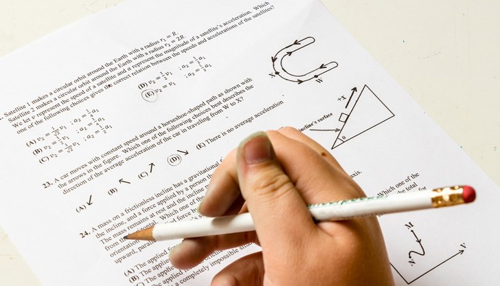 Редът и условията за запознаване с оценените изпитни работи са определени със заповед на началника на Регионално управление на образованието – Русе