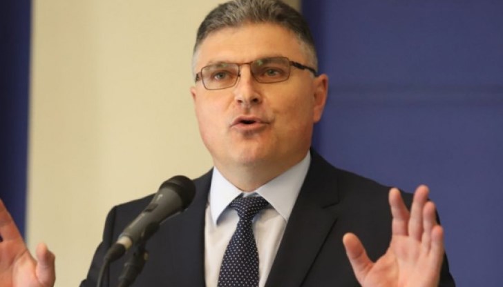 През 2019 г. стойността на възложените обществени поръчки е 39 милиона 148 840 лв., от които 306 375 684 лв. са с директно възлагане“, обобщи Панайотов.