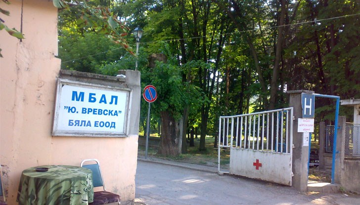 Всяко едно отделение ще решава как да става допускането на близки до пациенти, уточни директор на РЗИ - Русе