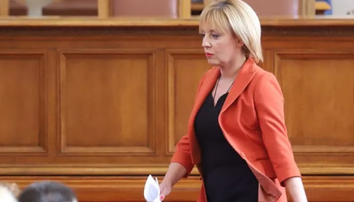 Манолова отново посочи, че първите разрешения за подслушване на хора от "Изправи се" са от 17 август 2020 година Манолова отново посочи, че първите разрешения за подслушване на хора от "Изправи се" са от 17 август 2020 година