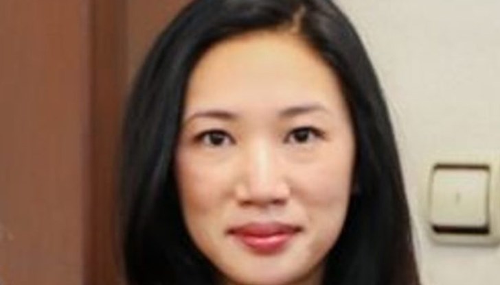 Джесика Ким, представителят на ФБР у нас, му е съобщила, че САЩ оттеглят доверието си от него