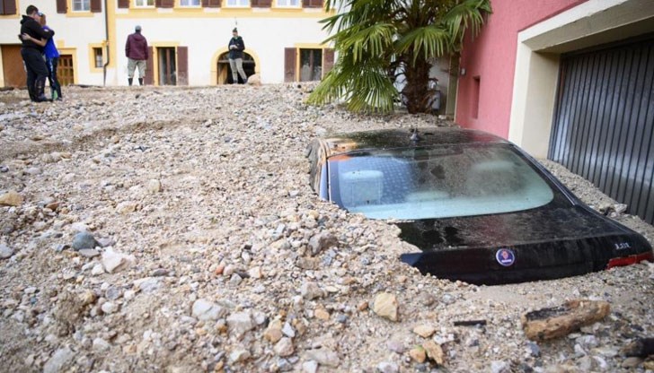 Засегнати са около 75 сгради