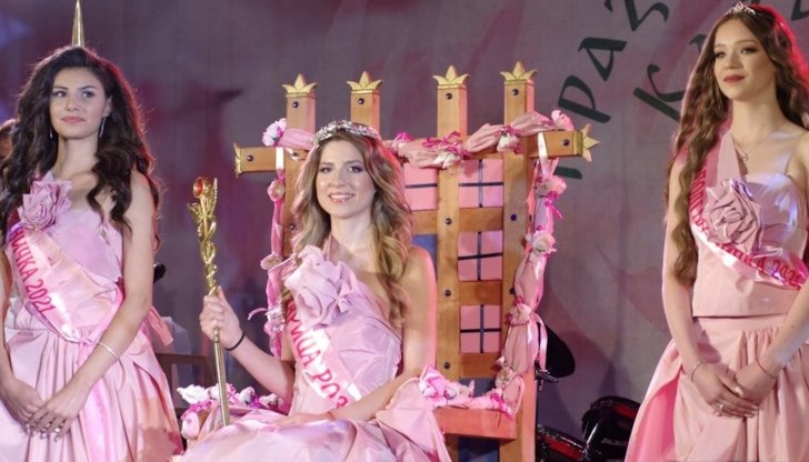 С церемонията по коронясване на Царица Роза 2021 118-те Празници на розата в Казанлък навлизат в своята кулминация