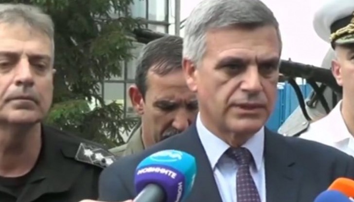 Предполага се, че останките на самолета се намират на дълбочина 60-70 метра