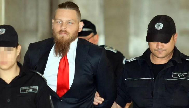 Делото, заведено от Полфрийман, е заради нанесен побой от надзиратели в затвора през 2013 година Делото, заведено от Полфрийман, е заради нанесен побой от надзиратели в затвора през 2013 година