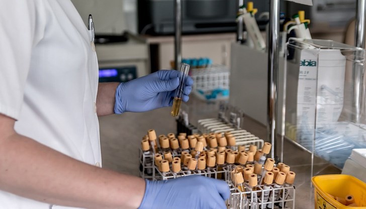 Досега коронавирус е констатиран при над 13 000 медицински служители Досега коронавирус е констатиран при над 13 000 медицински служители