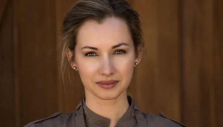 Боряна, която прекарва по-голямата част от детството си в Мездра, е живяла още в Австрия, Германия и Русия Боряна, която прекарва по-голямата част от детството си в Мездра, е живяла още в Австрия, Германия и Русия