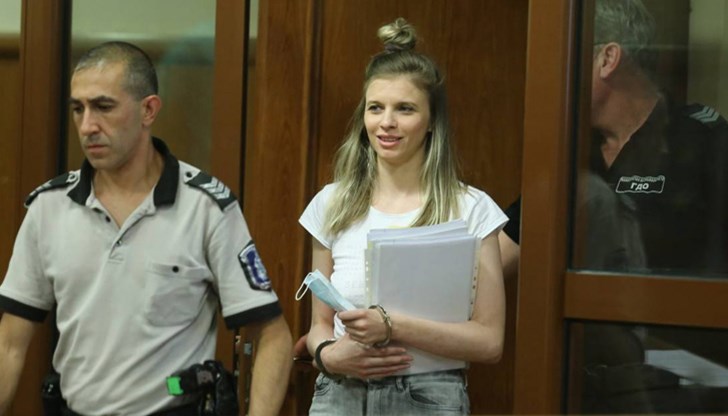 От прокуратурата не съобщават срещу кого е обвинителният акт, но най-вероятно става дума за певицата Лиляна Деянова и свързани с нея лица