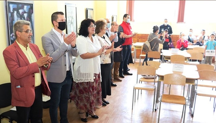 Той обхваща ученици от 8 до 10 клас